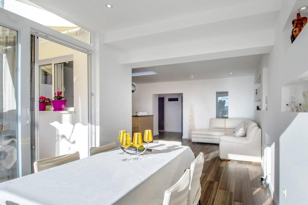 Apartament Luxury Martinis With Pool